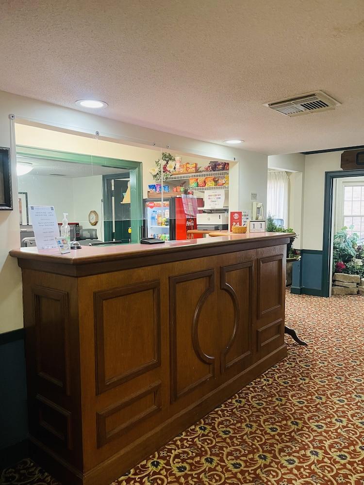 参议院豪华套房酒店 托皮卡 外观 照片